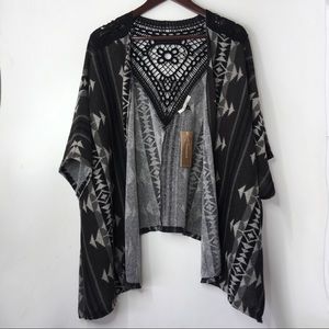 NWT Francesca’s Kimono